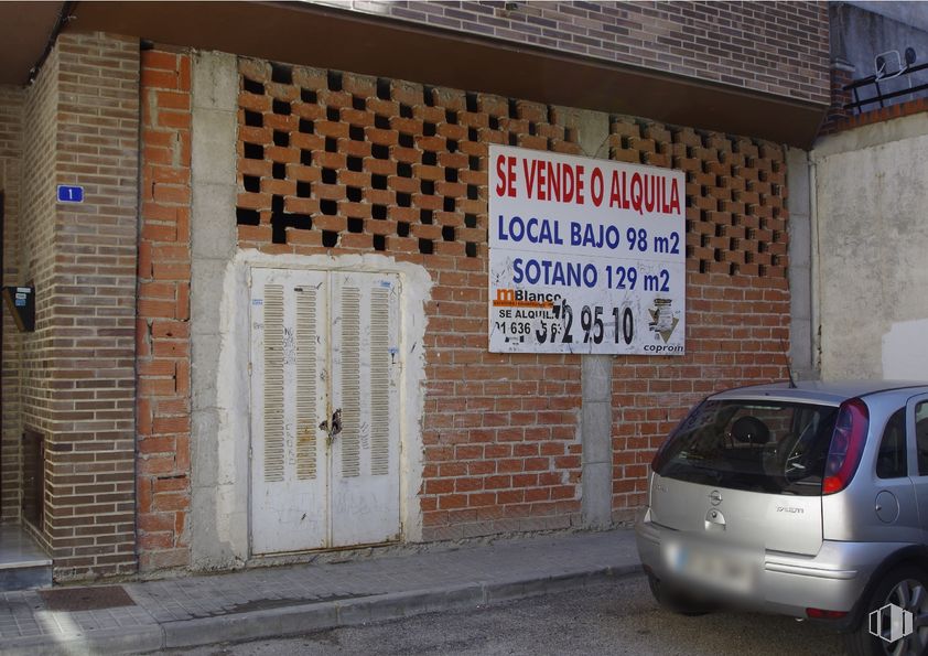 Retail for sale & for rent at Calle Nogal, 1, Las Rozas de Madrid, Madrid, 28230 with wheel, door, car, automotive parking light, vehicle registration plate, tire, property, vehicle, motor vehicle and automotive exterior around