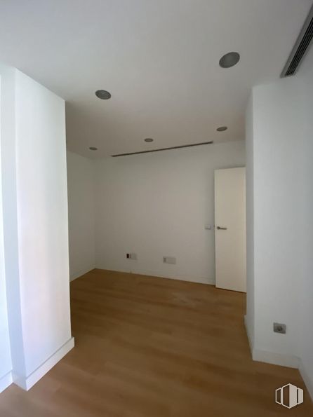 Oficina en alquiler en Paseo Doctor Fernández Iparraguirre, 3, Guadalajara, 19001 con edificio, accesorio, madera, hall, suelos, suelo, pintura, tinte para madera, suelo laminado y madera dura alrededor