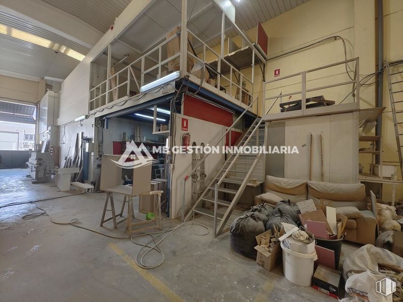 Industrial for sale at Polígono Industrial Villa Azaña, Numancia de la Sagra, Toledo, 45230 with wood, interior design, floor, ladder, flooring, engineering, house, machine, ceiling and hardwood around