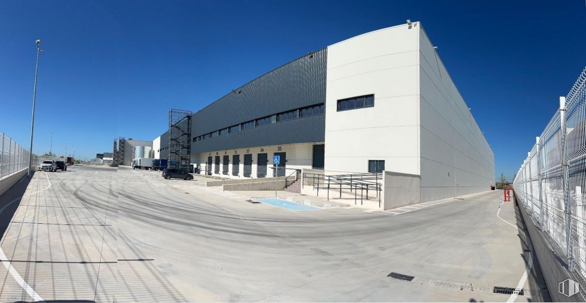 Nave en alquiler en Los Gavilanes, Getafe, Madrid, 28906 con cielo, durante el día, edificio, material compuesto, fachada, diseño urbano, ventana, ciudad, ingeniería y edificio comercial alrededor