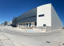 Nave en alquiler en Los Gavilanes, Getafe, Madrid, 28906 con cielo, durante el día, edificio, material compuesto, fachada, diseño urbano, ventana, ciudad, ingeniería y edificio comercial alrededor