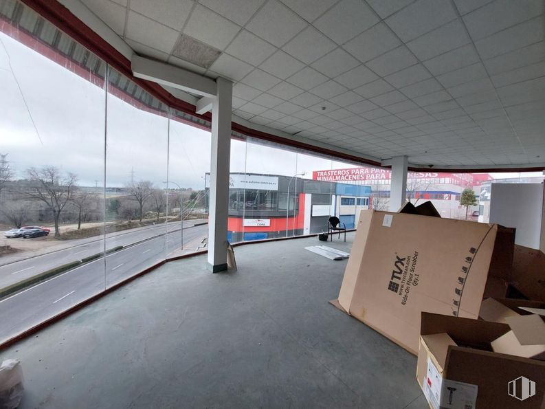 Industrial for sale at Centro - Arroyo - La Fuente, Fuenlabrada, Madrid, 28946 with shipping box, box, glass, shade, transparency, daylighting and aluminium around