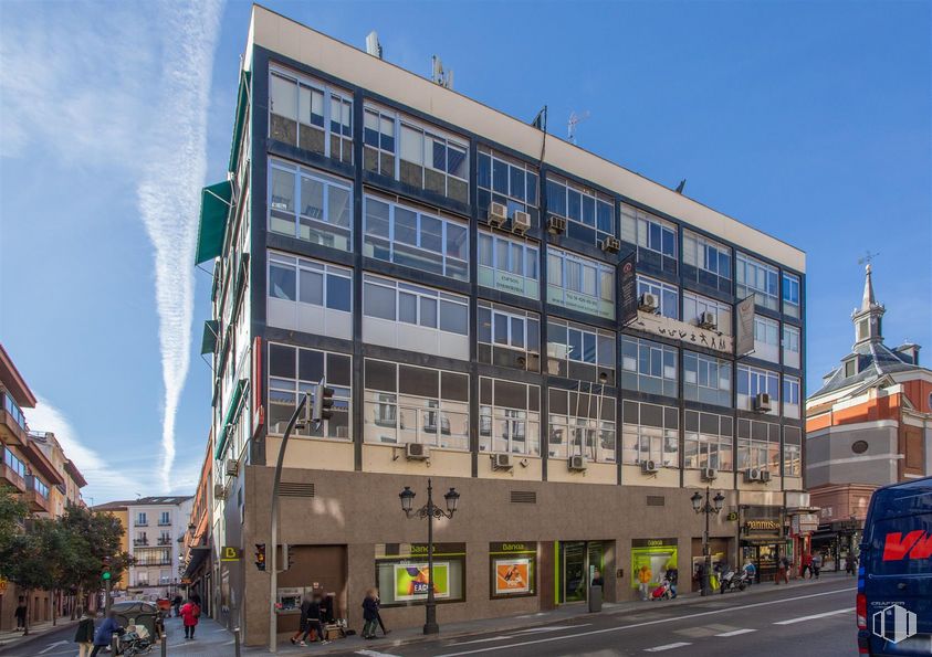 Retail for sale at Calle Atocha, Centro, Madrid, 28012 with building, sky, infrastructure, tire, cloud, window, wheel, urban design, vehicle and facade around