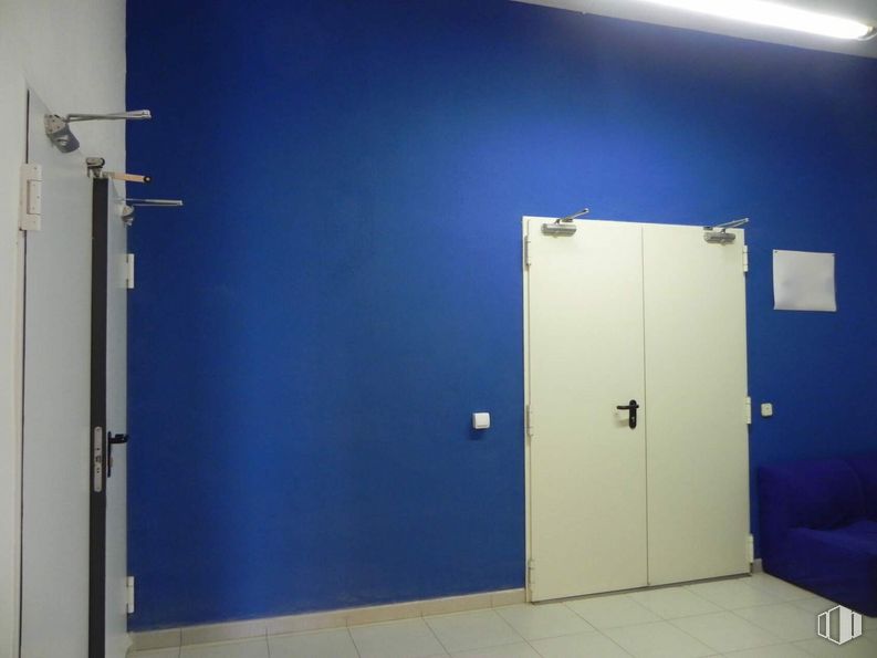 Oficina en venta en Edificio Auge I, Calle María Tubau, 8, Fuencarral - El Pardo, Madrid, 28049 con armario, accesorio, pintura, mediante, resolver, rectángulo, material compuesto, madera, gas, azul eléctrico y tintes y matices alrededor