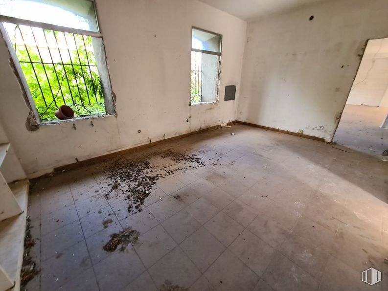 Nave en venta en Casco urbano, Cantimpalos, Segovia, 40360 con ventana, propiedad, accesorio, madera, suelos, suelo, casa, material compuesto, madera dura y rectángulo alrededor