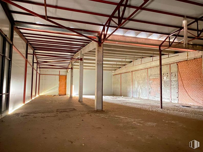 Industrial for rent at Zona industrial, Getafe, Madrid, 28905 with door, wood, floor, flooring, ceiling, composite material, metal, building material, concrete and beam around