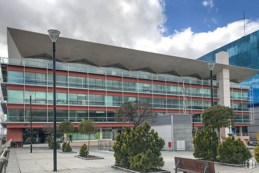 Oficina en alquiler en Plaza Constitución, 2, Fuenlabrada, Madrid, 28945 con planta, nube, cielo, edificio, arquitectura, edificio comercial, fachada, bienes raíces, diseño urbano y ciudad alrededor