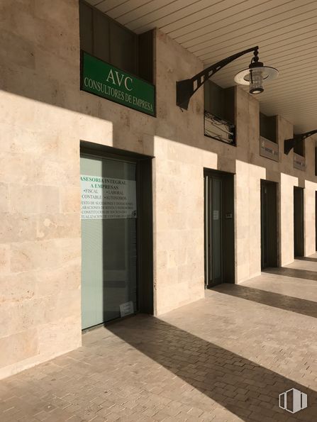 Retail for sale & for rent at Plaza Nueva de Noblejas, Noblejas, Toledo, 45350 with lighting, door, interior design, flooring, building, fixture, floor, real estate, facade and font around