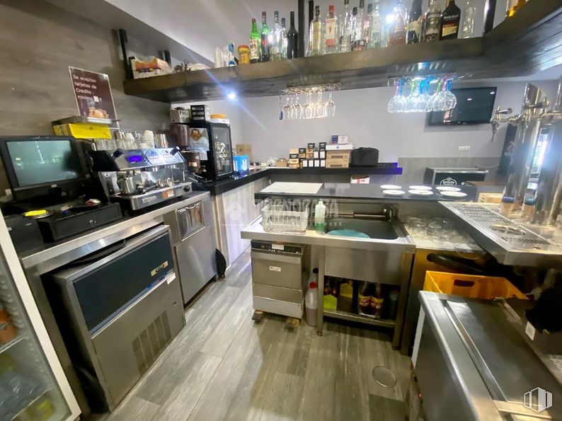 Local en venta en Avenida Olímpica, Móstoles, Madrid, 28935 con horno, televisión, aparato de cocina, encimera, propiedad, ebanistería, producto, cocina, interiorismo y edificio alrededor