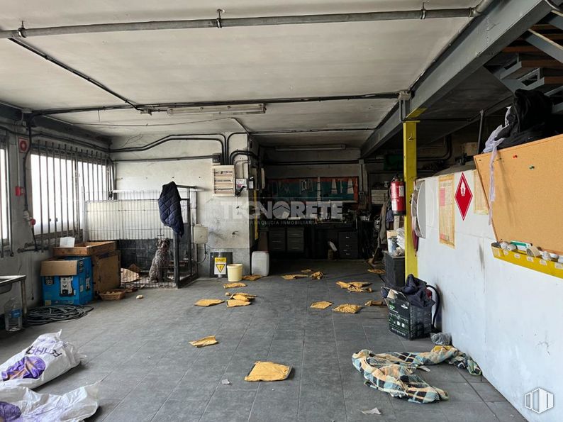 Industrial for sale at Calle Méjico, Guadalajara, 19004 with floor, asphalt, fixture, flooring, gas, composite material, engineering, concrete, machine and event around