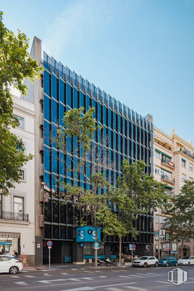 Oficina en alquiler en Calle Velázquez, 50, Salamanca, Madrid, 28001 con edificio, coche, cielo, día, rueda, ventana, árbol, diseño urbano, condominio y arquitectura alrededor