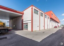 Industrial for sale at Zona industrial Coslada, Coslada, Madrid, 28820 with building, window, truck, sky, property, cloud, automotive tire, road surface, asphalt and wheel around