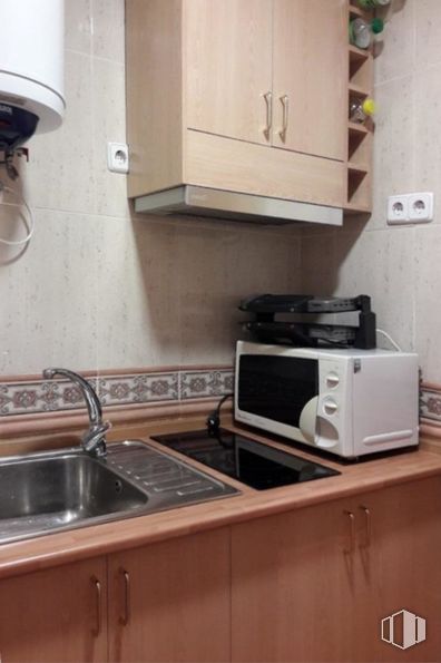 Local en venta en Calle San Jaime, Villa de Vallecas, Madrid, 28031 con horno microondas, fregadero, aparato de cocina, horno, grifo, ebanistería, encimera, propiedad, fregadero y cocina alrededor