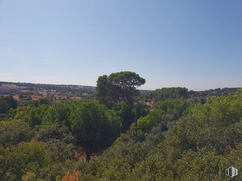 Local en venta en Avenida Serranía Ronda, Valdemorillo, Madrid, 28210 con cielo, comunidad de plantas, planta, paisaje natural, nube, árbol, paisaje, hierba, pastizal y cúmulo alrededor