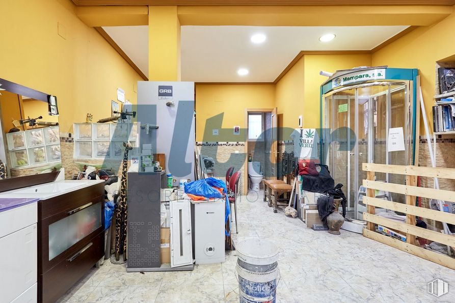 Local en venta en Calle Alberto Palacios, Villaverde, Madrid, 28021 con ebanistería, equipaje y bolsos, productos envasados, madera, diseño de interiores, piso, suelo, ocio, máquina y techo alrededor