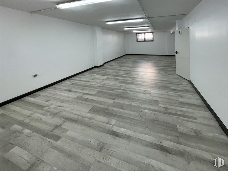 Local en venta en Calle Real, 112, San Sebastián de los Reyes, Madrid, 28700 con accesorio, madera, hall, suelos, suelo, pared, suelo de baldosas, puerta, rectángulo y material compuesto alrededor