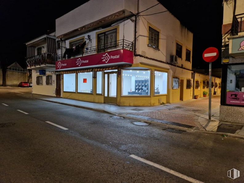 Retail for rent at Zona Pablo Iglesias, Parla, Madrid, 28980 with building, window, road surface, asphalt, house, automotive lighting, facade, electricity, road and tints and shades around