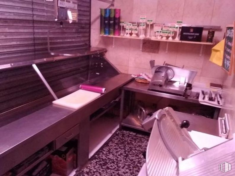 Retail for sale at Avenida Portugal, 8, Leganés, Madrid, 28916 with sewing machine, furniture, countertop, cabinetry, tap, purple, sink, wood, interior design and shelf around