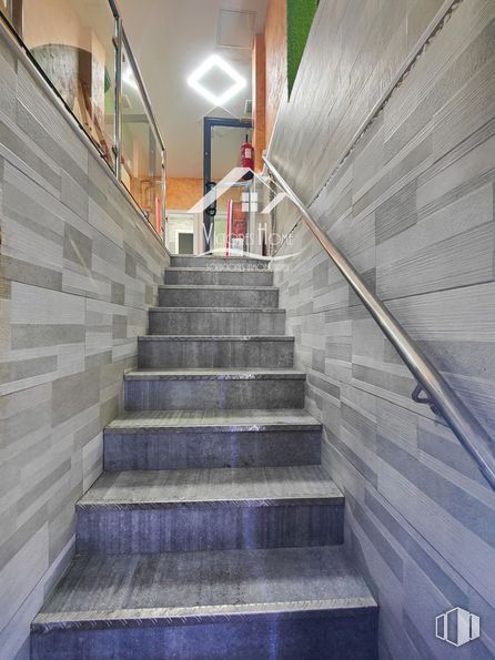 Retail for sale & for rent at Zona Portazgo, Puente de Vallecas, Madrid, 28038 with wood, flooring, floor, composite material, stairs, grey, building material, tile, wood stain and hardwood around