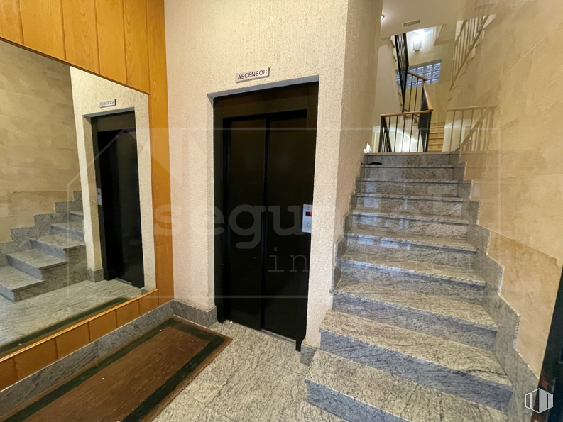 Retail for sale at Calle Escuelas Católicas, 1, Las Rozas de Madrid, Madrid, 28230 with property, stairs, door, wood, flooring, fixture, floor, building, concrete and hardwood around