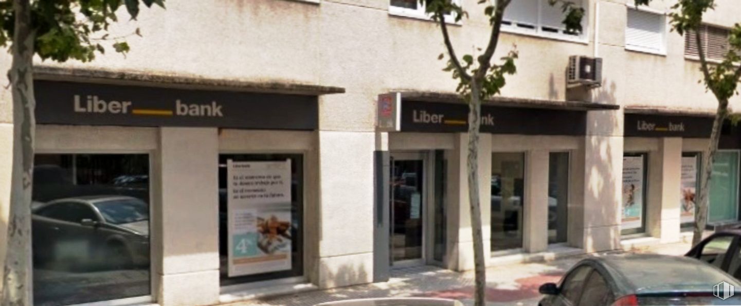 Local en alquiler y venta en Zona avenida Libertad, Alcorcón, Madrid, 28924 con coche, ventana, fachada, edificio, fuente, puerta, accesorio, árbol, ciudad y calle alrededor