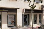 Local en alquiler y venta en Zona avenida Libertad, Alcorcón, Madrid, 28924 con coche, ventana, fachada, edificio, fuente, puerta, accesorio, árbol, ciudad y calle alrededor