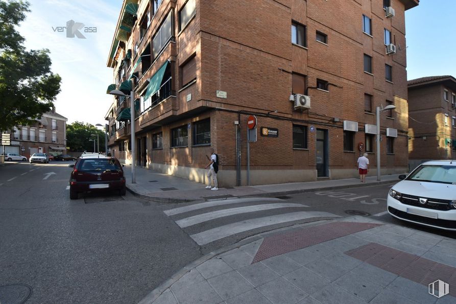 Local en alquiler y venta en Calle Perales, 1, Pinto, Madrid, 28320 con coche, edificio, vehículo terrestre, vehículo, matrícula del vehículo, ventana, cielo, infraestructura, neumático y planta alrededor