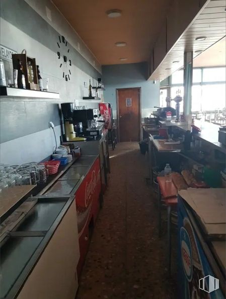 Retail for sale & for rent at Calle Nicanora Agüero, s/n, Velayos, Ávila, 05292 with door, interior design, window, cooking, building, flooring, ceiling, room, machine and shelf around