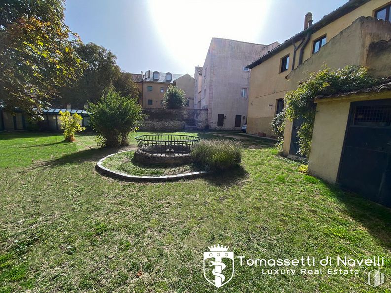 Local en venta en Zona Centro, San Ildefonso, Segovia, 40100 con casa, planta, cielo, propiedad, edificio, ventana, árbol, lote de tierra, vegetación y hierba alrededor