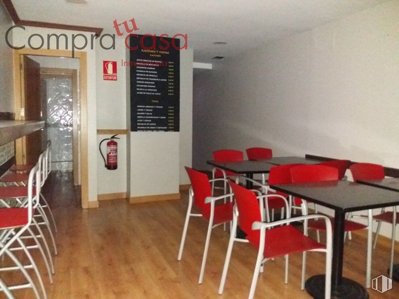 Retail for sale & for rent at Avenida Acueducto, Segovia, 40002 with chair, table, furniture, property, wood, interior design, building, wall, flooring and house around