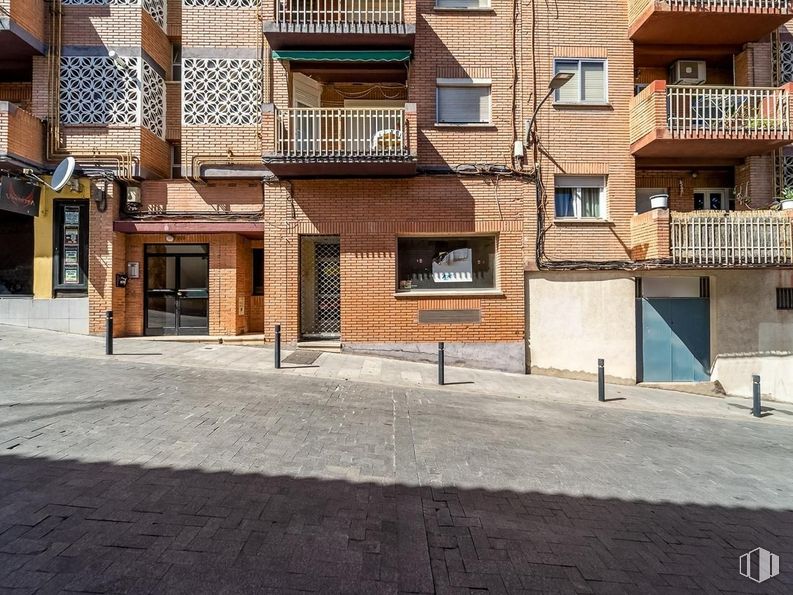 Local en venta en Calle Pedro Pascual, 15, Guadalajara, 19001 con ventana, edificio, madera, superficie de la carretera, diseño urbano, albañilería, asfalto, ladrillo, condominio y zona residencial alrededor