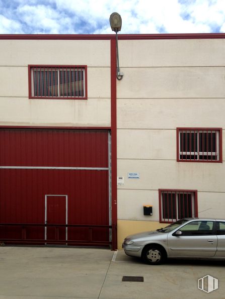 Nave en venta en Calle Granada, 1, Valdemoro, Madrid, 28341 con ventana, coche, edificio, rueda, luz de estacionamiento automotriz, neumático, vehículo terrestre, nube, vehículo y cielo alrededor