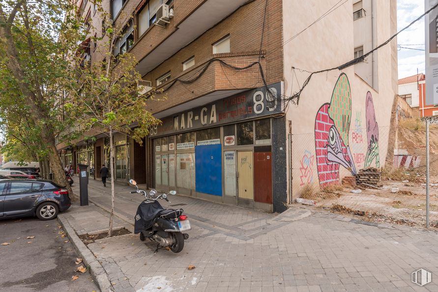 Local en venta en Calle Infanta Mercedes, 87-89, Tetuán, Madrid, 28020 con coche, edificio, motocicleta, neumático, rueda, vehículo, placa de matrícula del vehículo, ventana, superficie de la carretera y planta alrededor