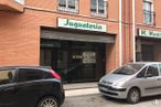 Retail for sale & for rent at Calle Derechos Humanos, Tarancón, Cuenca, 16400 with wheel, car, window, building, tire, automotive parking light, land vehicle, vehicle, property and automotive tire around