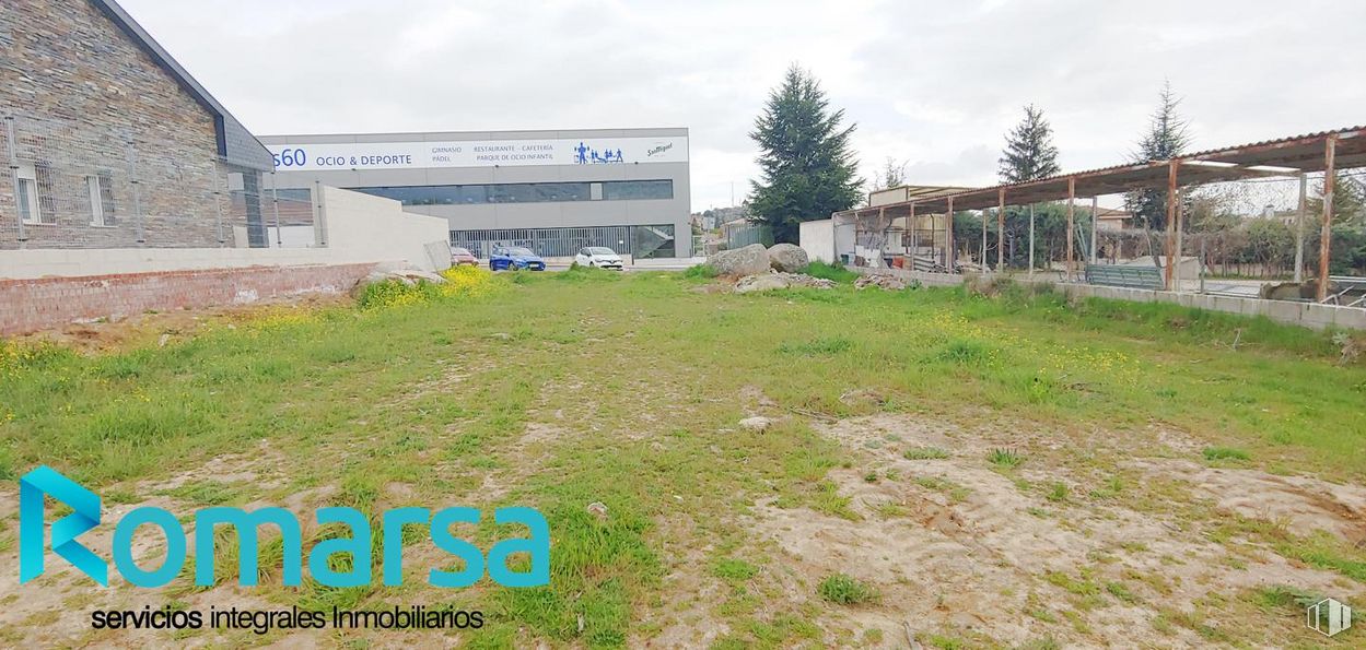 Land for sale at Calle Pintor Caprotti, Ávila, 05004 with building, sky, plant, property, cloud, tree, land lot, grass, rural area and groundcover around