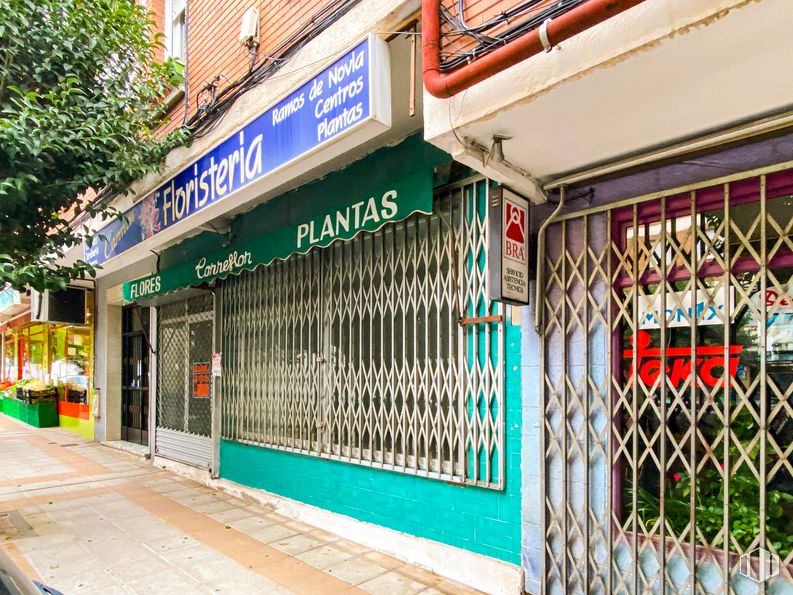 Local en venta en Calle Alicante, 9, Getafe, Madrid, 28903 con edificio, árbol, espacio público, barrio, toldo, fachada, bienes raíces, madera, ventana y ciudad alrededor