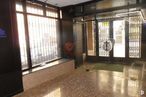 Retail for sale & for rent at Zona Centro, Cuenca, 16004 with wood, building, interior design, floor, door, flooring, hall, fixture, house and real estate around