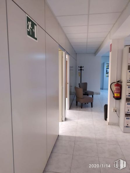 Oficina en alquiler en Zona Polígono Industrial Norte, San Sebastián de los Reyes, Madrid, 28700 con silla, edificio, diseño de interiores, casa, piso, suelo, gas, diseño automotriz, sofá y pasillo alrededor