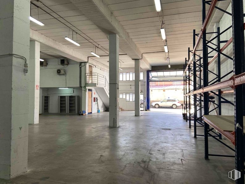 Nave en alquiler en Zona Alcobendas, Alcobendas, Madrid, 28108 con accesorio, hall, suelo, suelos, techo, vidrio, edificio, evento, ingeniería y aluminio alrededor