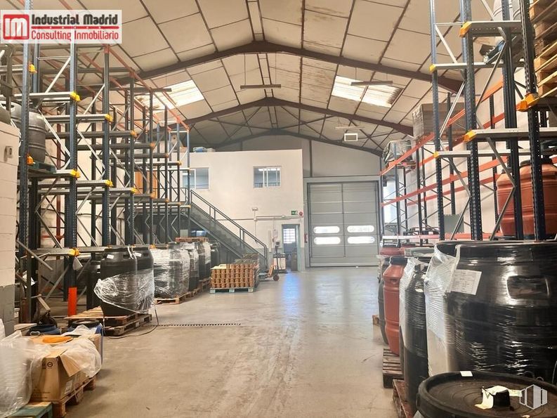 Industrial for sale at Polígono Industrial El Cañal, Arganda del Rey, Madrid, 28500 with building, interior design, wood, industry, engineering, factory, gas, mass production, beam and machine around