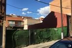 Land for sale at Calle Quijada de Pandiellos, 59, Puente de Vallecas, Madrid, 28053 with car, cloud, sky, daytime, property, building, azure, window, road surface and urban design around