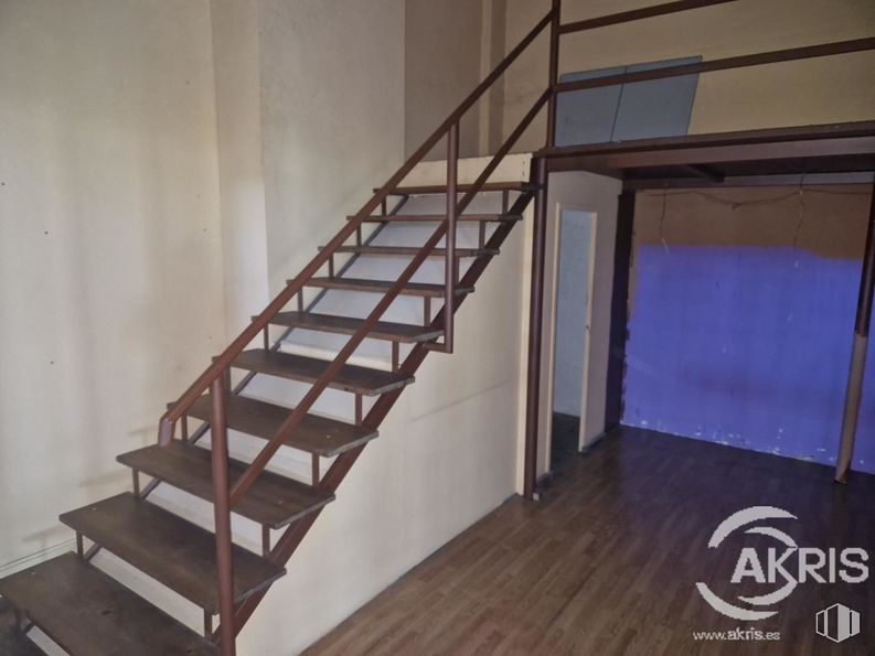 Local en alquiler en Calle Viena, Toledo, 45005 con edificio, accesorio, madera, suelos, escaleras, tinte para madera, madera dura, material compuesto, rectángulo y tintes y matices alrededor