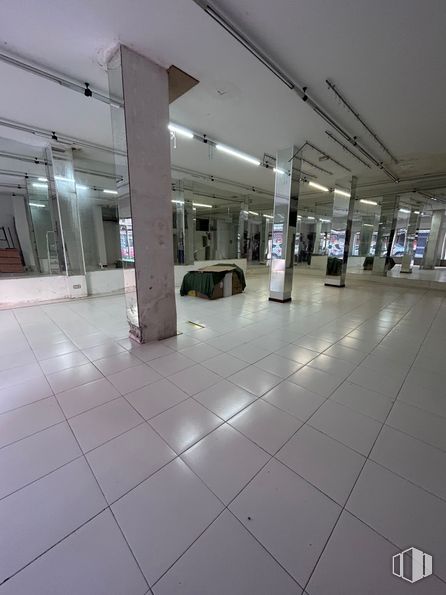 Local en venta en Calle San Blas, 2, Alcorcón, Madrid, 28921 con accesorio, suelos de baldosas, pavimentos, piso, material compuesto, vidrio, techo, material de construcción, ciudad y evento alrededor