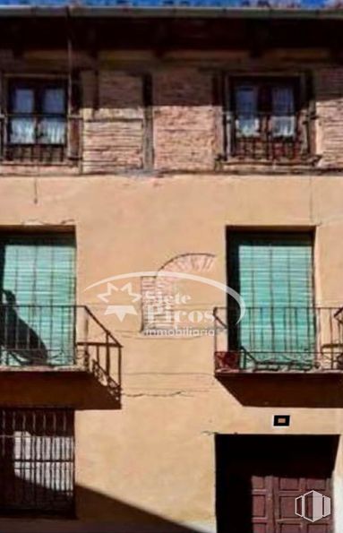 Land for sale at Casco histórico, Segovia, 40003 with window, building, fixture, wood, facade, door, brick, tints and shades, rectangle and building material around