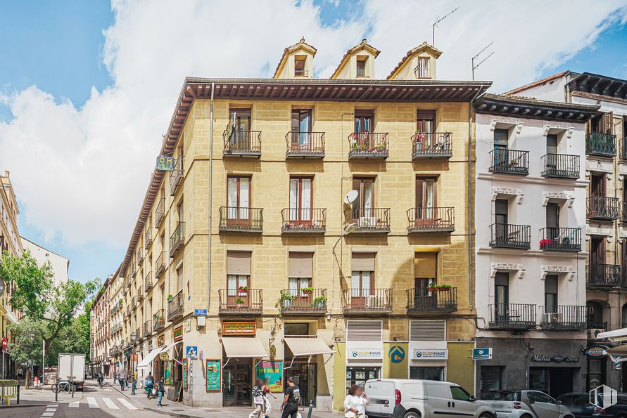 Local en venta en Plaza Cascorro, Centro, Madrid, 28012 con coche, edificio, cielo, nube, neumático, propiedad, ventana, rueda, vehículo y arquitectura alrededor