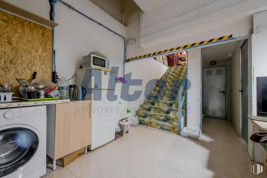 Local en venta en Calle Veza, 7, Tetuán, Madrid, 28029 con lavadora, televisión, lavadero, madera, interiorismo, suelo, suelos, arte, ebanistería y secadora de ropa alrededor