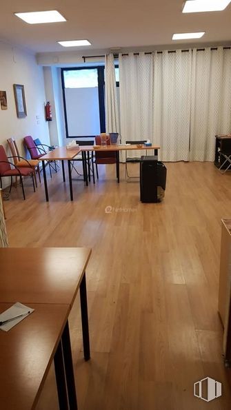 Retail for sale at Calle Hilados, Torrejón de Ardoz, Madrid, 28850 with table, chair, furniture, wood, lighting, flooring, interior design, hall, floor and wood stain around