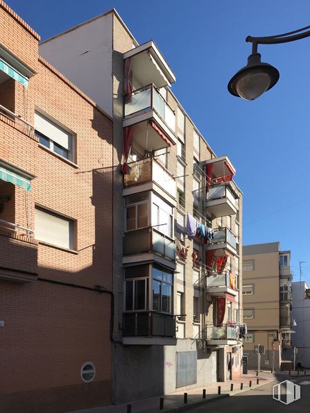 Local en alquiler y venta en Calle Ceuta, 28, Alcobendas, Madrid, 28100 con ventana, edificio, luz de la calle, cielo, propiedad, diseño urbano, condominio, bloque de torre, barrio y área residencial alrededor