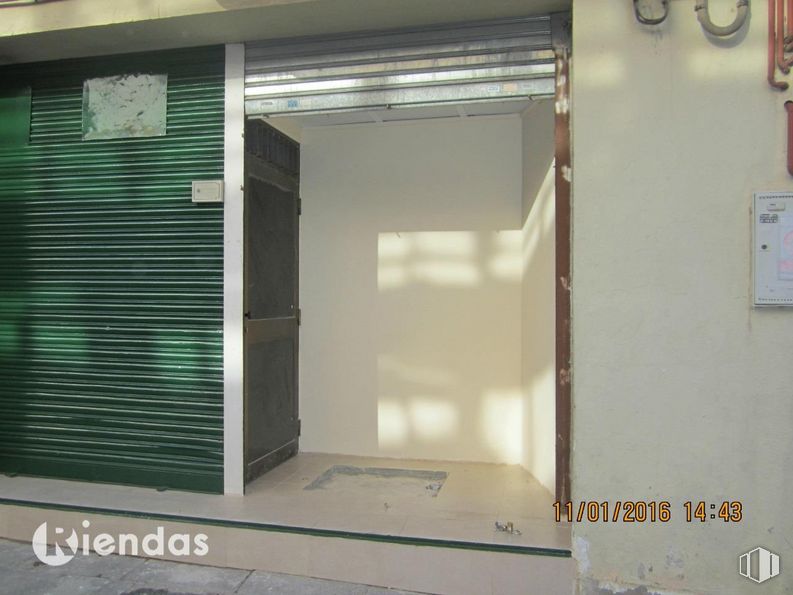 Retail for sale at Calle Tirso de Molina, Guadalajara, 19001 with window blind, building, fixture, window, rectangle, wood, gas, composite material, facade and shade around