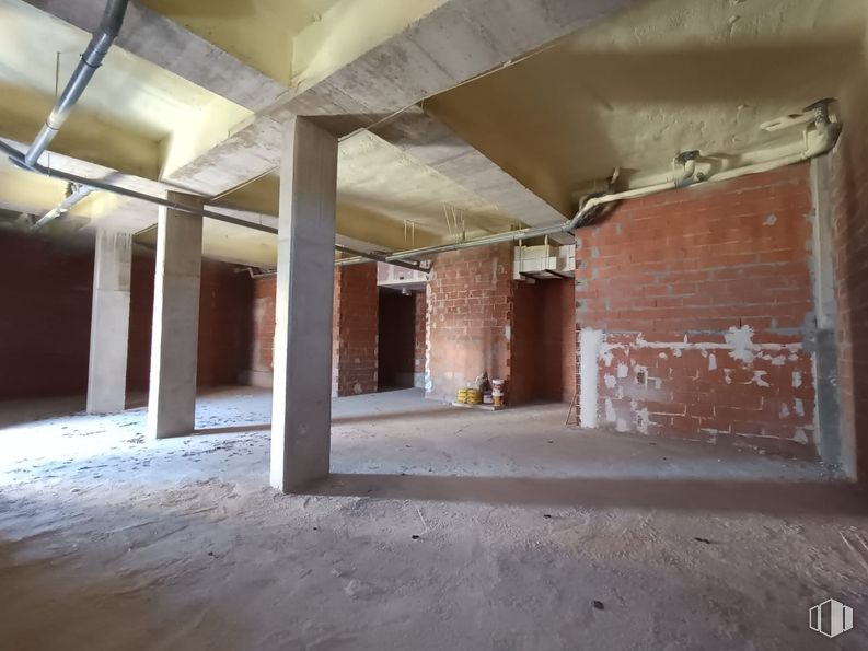 Retail for rent at Calle Aloe Vera, 22, Vicálvaro, Madrid, 28052 with floor, flooring, ceiling, composite material, concrete, building material, column, hall, beam and plaster around